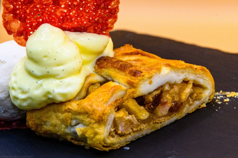 Apple strudel